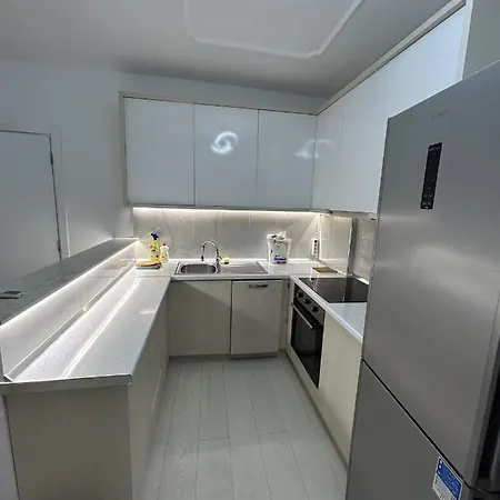 Center, Selvia White Apartment