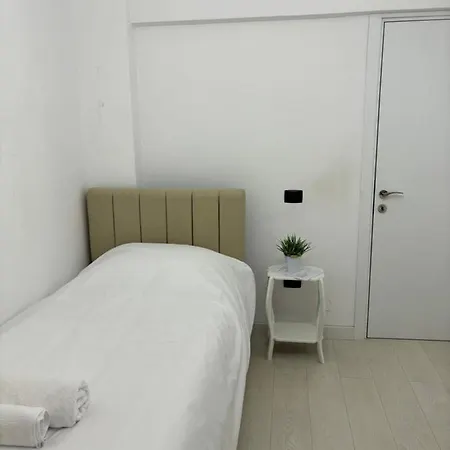 Apartment Center, Selvia White