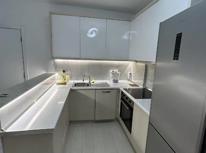 Center, Selvia White Apartment
