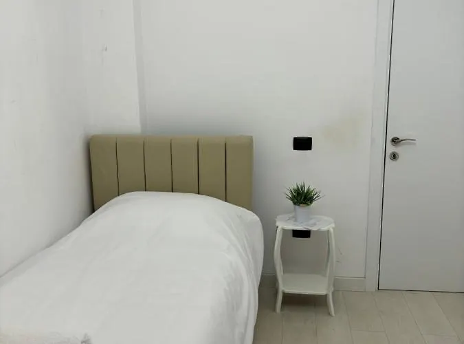 Apartment Center, Selvia White
