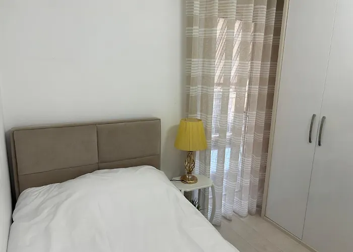 Center, Selvia White Tirana