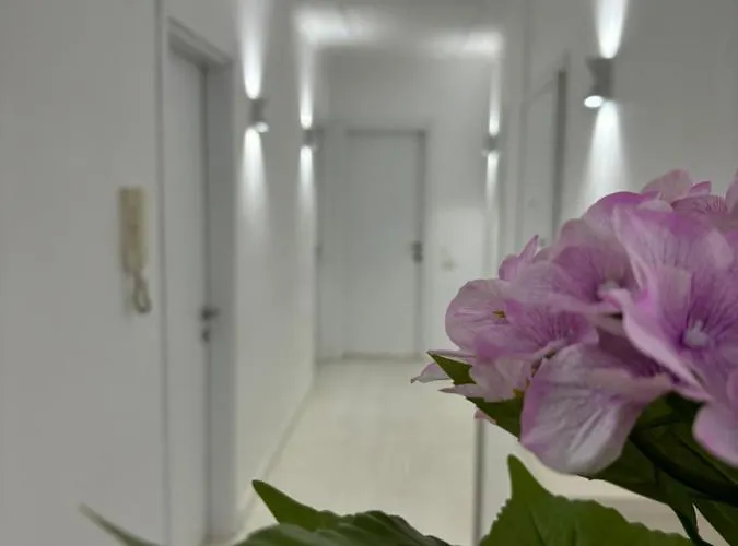 Center, Selvia White Apartment *